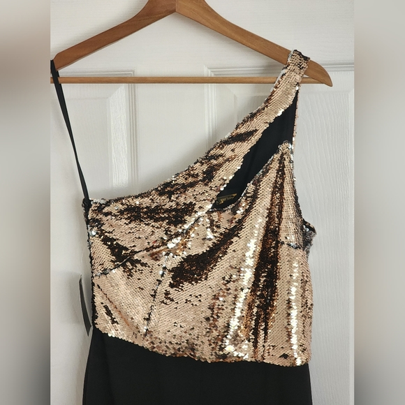 Alexia Admor 1-Shoulder Reversible Sequin Jumpsuit Gold/Silver - Picture 3 of 7